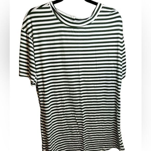 NWT YANA K Women’s Green/White Stripe Crew Neck Short Sleeve Top Blouse- Size OS - Picture 1 of 4